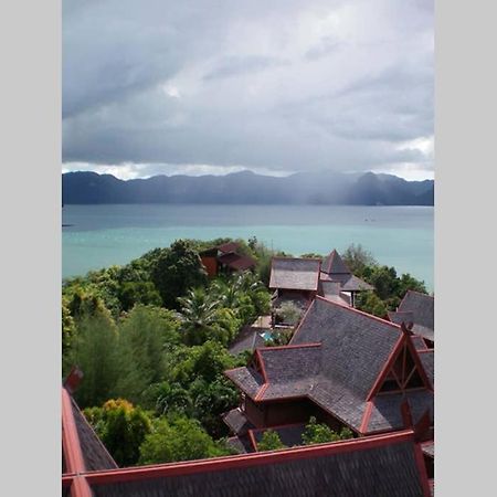 Gaze 2: Modern Tropical Seaview Villa Пантай-Сенанг Экстерьер фото